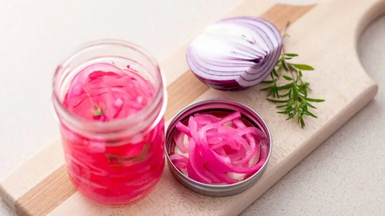 Is Onion Salad In Vinegar Good For Health? (Here’s the Truth)